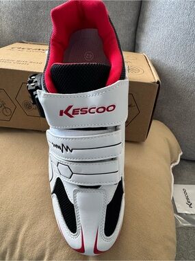 Men's / Women's Kescoo White Cycling Shoes w:Red Accents men's size 8 women's 10
